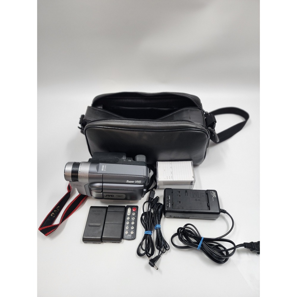 JVC GR-SXM915U Super VHS-C Camcorder Bundle 320x Zoom 3in LCD Remote Case Tapes